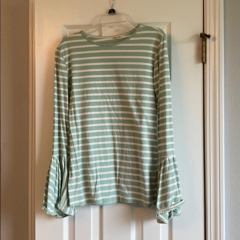 Bell sleeved stripe shirt
